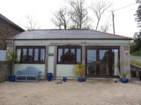 Bostreath-Idyllic converted Cornish Cart Shed Country Views